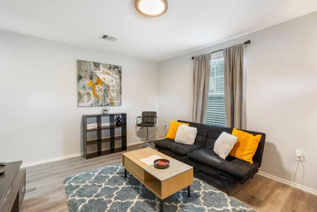 Cozy Two Bedroom Home Minutes From Downtown! Houston Dış mekan fotoğraf